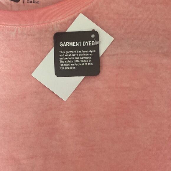 NWT Garment dyed light pink active wear Tee distressed bottom hem size M - Picture 3 of 5